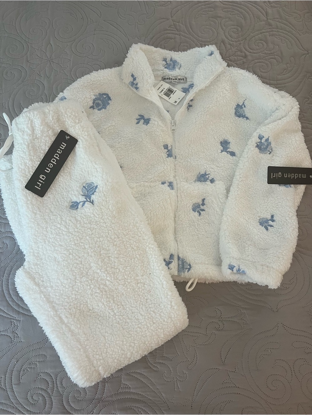 NWT! madden girl White & Blue Floral Sherpa Set